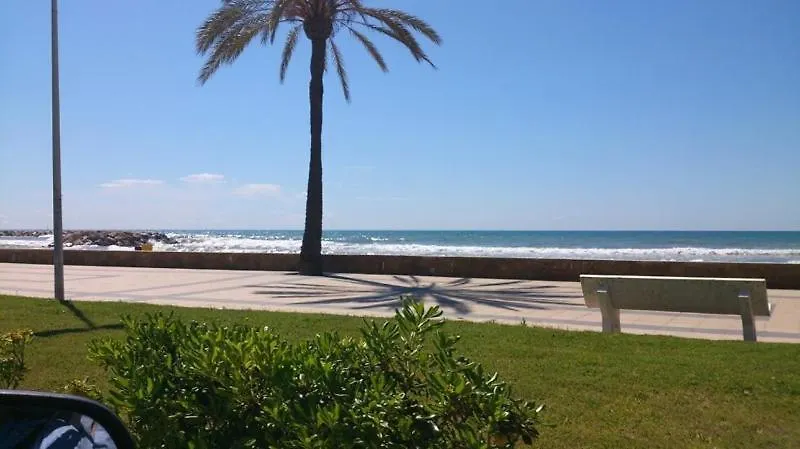 Apartamento Primera Linea De Mar, Cunit Apartment